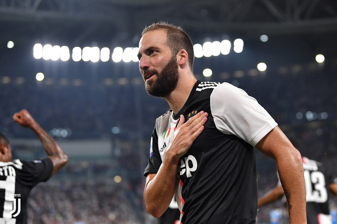 Why is Juventus considering ending the Higuain contract?
