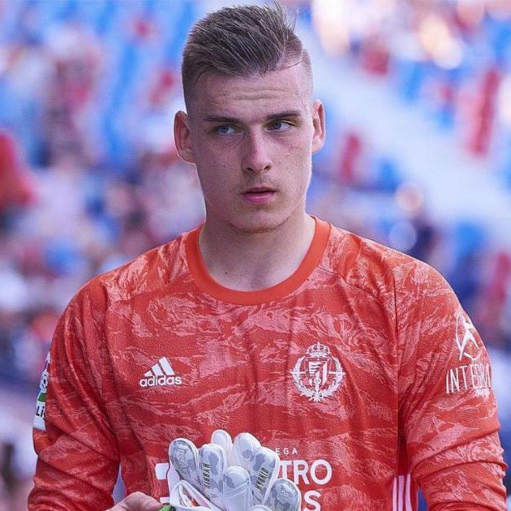 Lunin believes the task he wishes to play is the most difficult in world football  