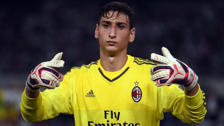 Gianluigi Donnarumma is interested to remain with Milan