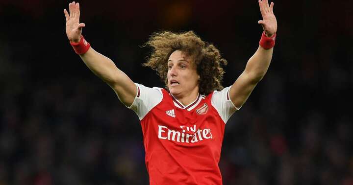 David Luiz wants to prolong his stay at Arsenal despite being out of contract
