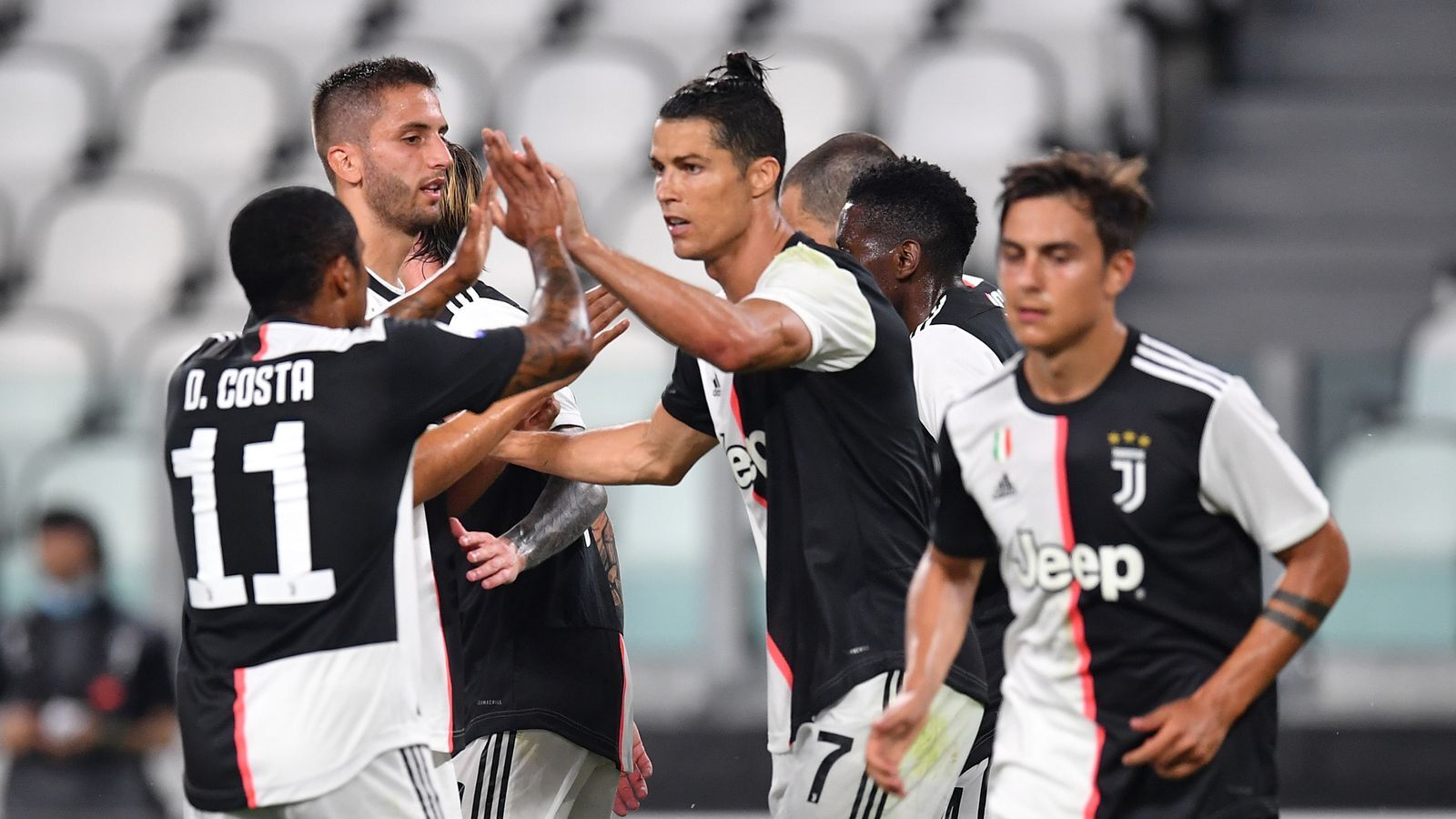 Juventus defeated Lecce 4-0 to pull seven points