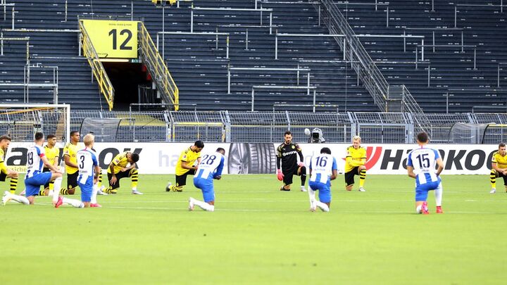 Borussia Dortmund 's hold on second place  