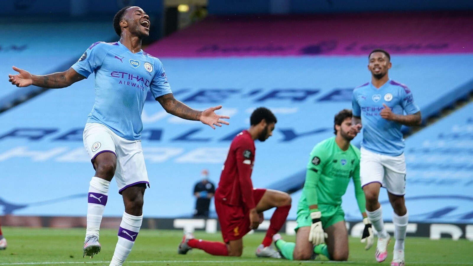 City beat the champions at home 4-0 in 32nd round