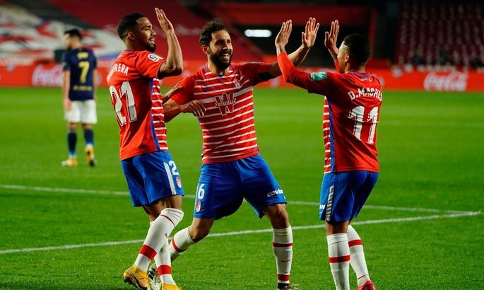 Granada bounced back from a 4-0 humbling at the hands to record a 2-0 defeat of Osasuna