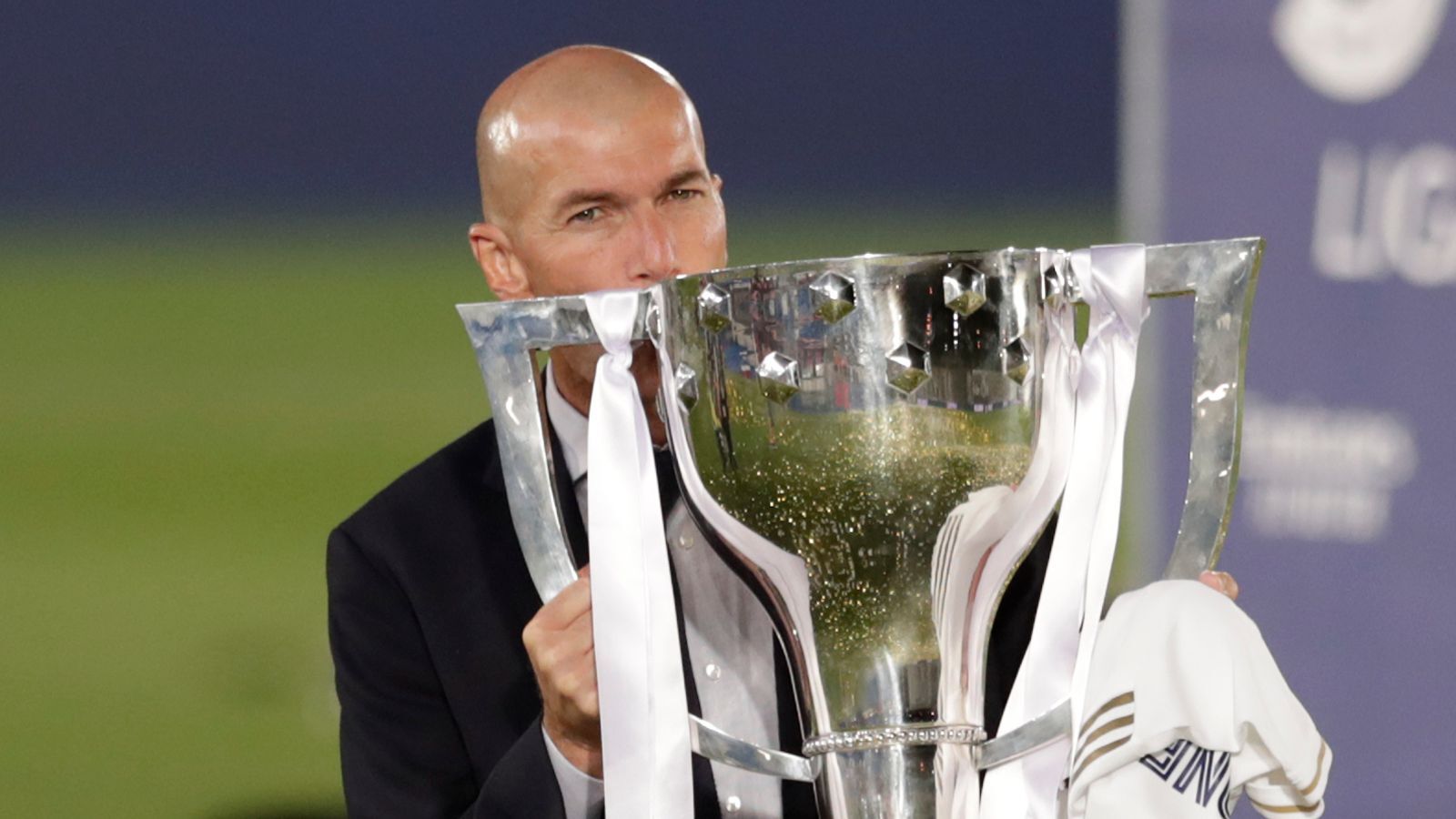 Karim Benzema & Other Players Pens A Farewell To Former Boss Zinedine Zidane
