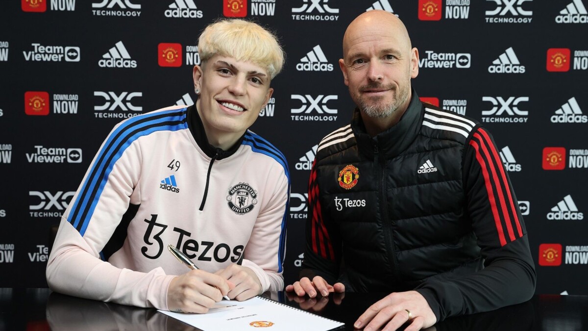 Alejandro Garnacho signs new Manchester United contract