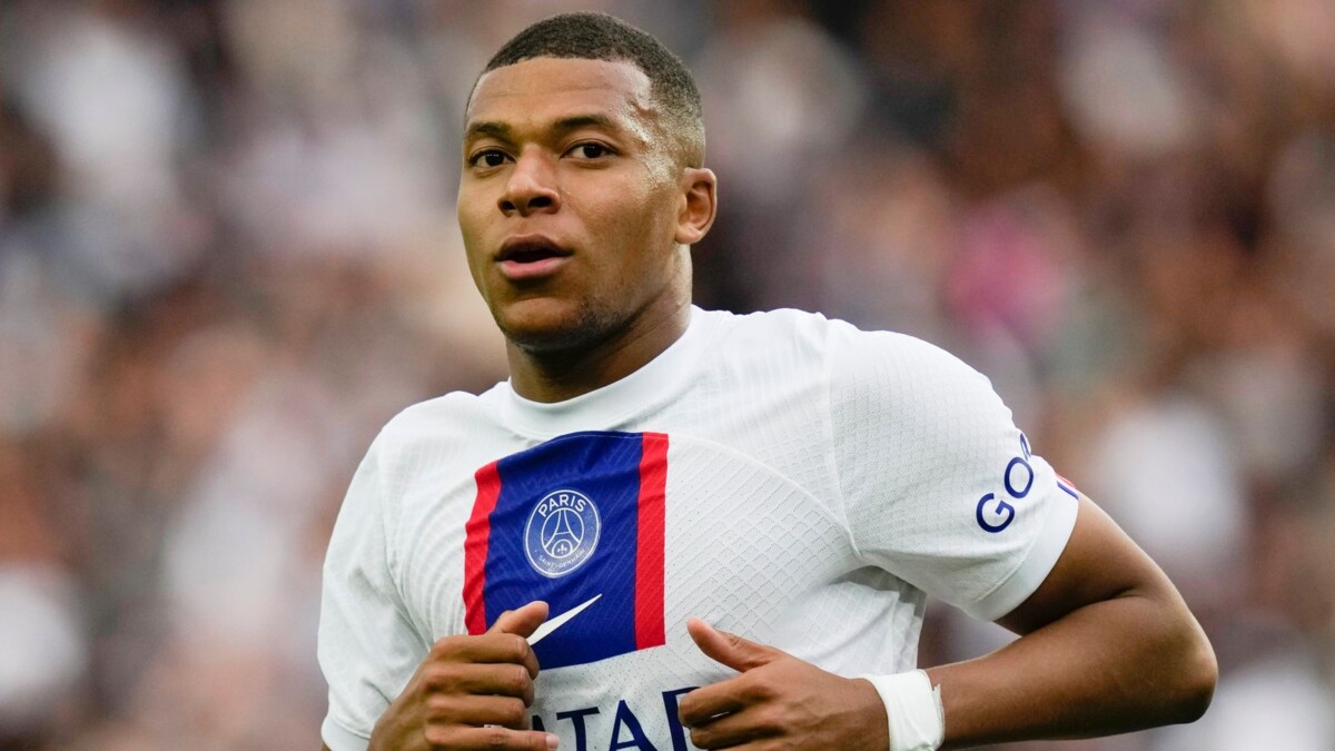 PSG: Kylian Mbappe told teammates will need to be sold
